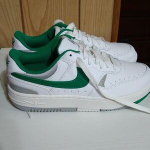 New cuty sneakers Nike size 7.5